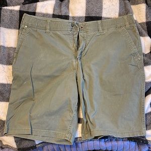 Swiss Tech green shorts size 38